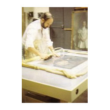Suction tables for the restoration of paintings